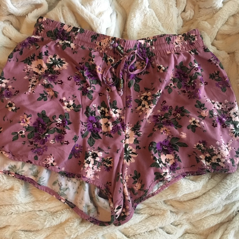 floral shorts